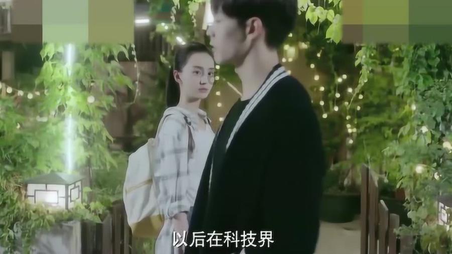 为什么一些体型庞大的鲸，会从水中突然跳出，然后重重地摔进海里呢？游戏画面