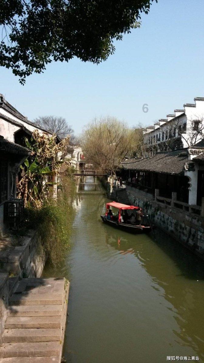 危险动作，王哲林空中拉拽浙江队外援，裁判回看后判罚违体